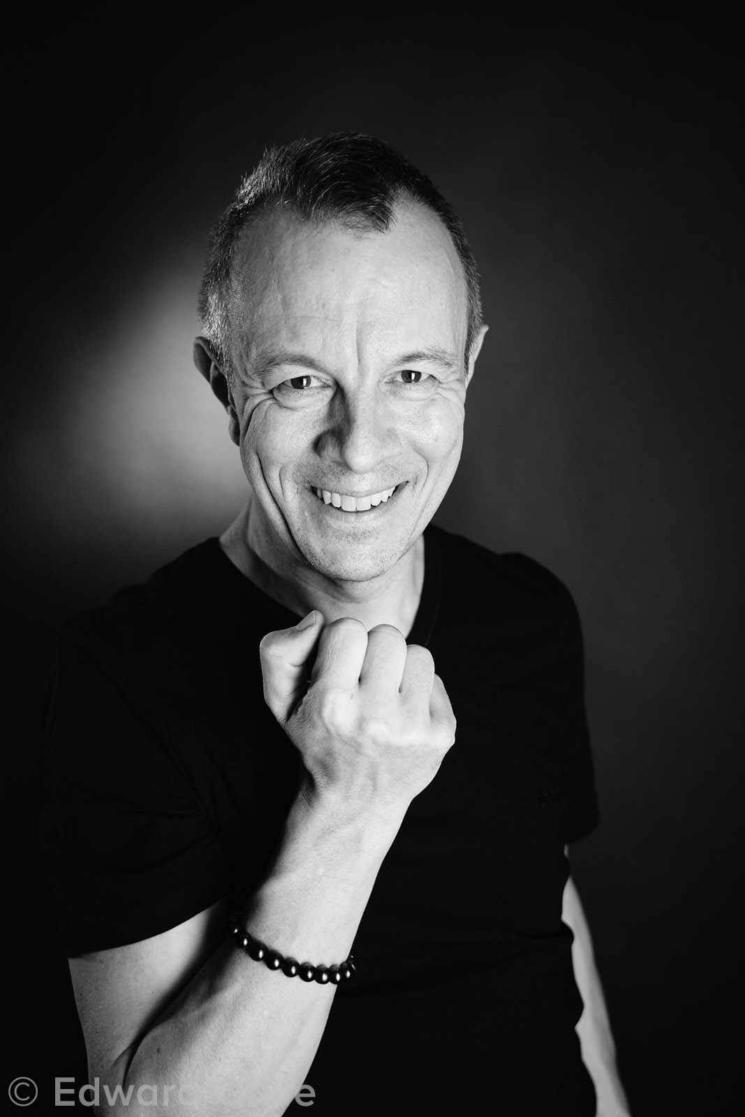 RIV08619v2 edward olive actor photographer fotografo 1600